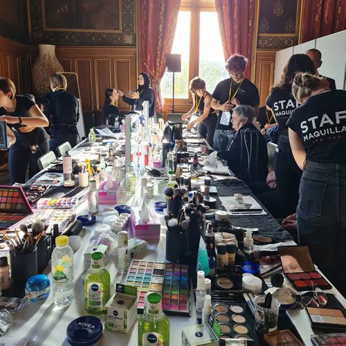 Une équipe de maquillage ITM Paris pour le défilé événement organisé par Petits frères des pauvres
