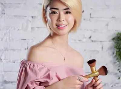 etudiante maquillage beaute