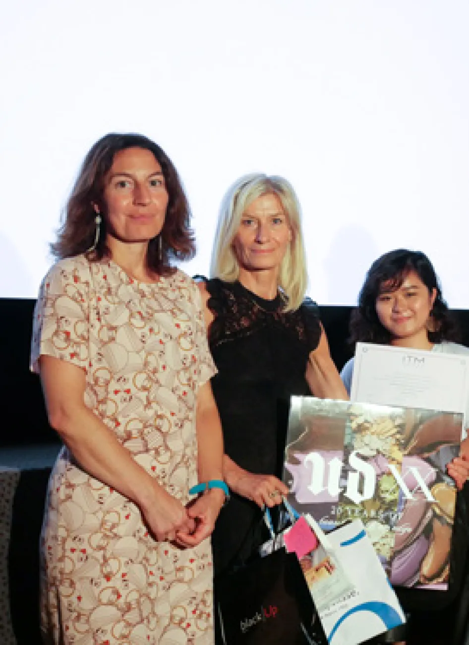 Remise de prix à Laura LE